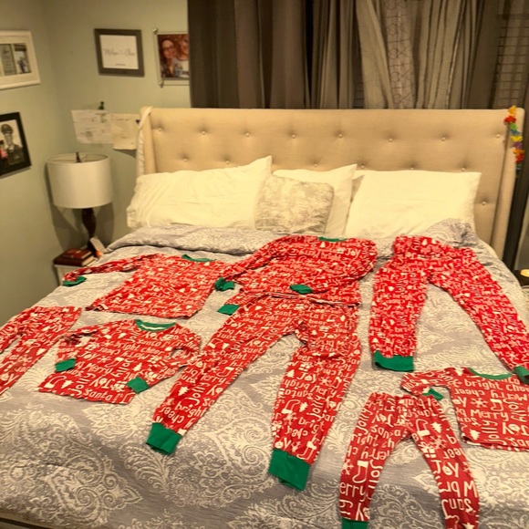 Carters Family of 4 CHRISTMAS PICTURE pajamas bundle 8 pieces! - Picture 8 of 16